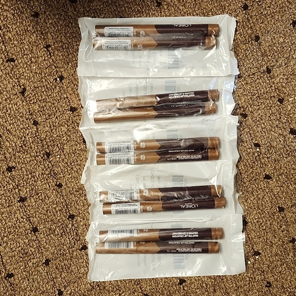 L'Oreal Paris Matte Lip Crayon; Color: Chocolate delight #516 - Picture 1 of 8